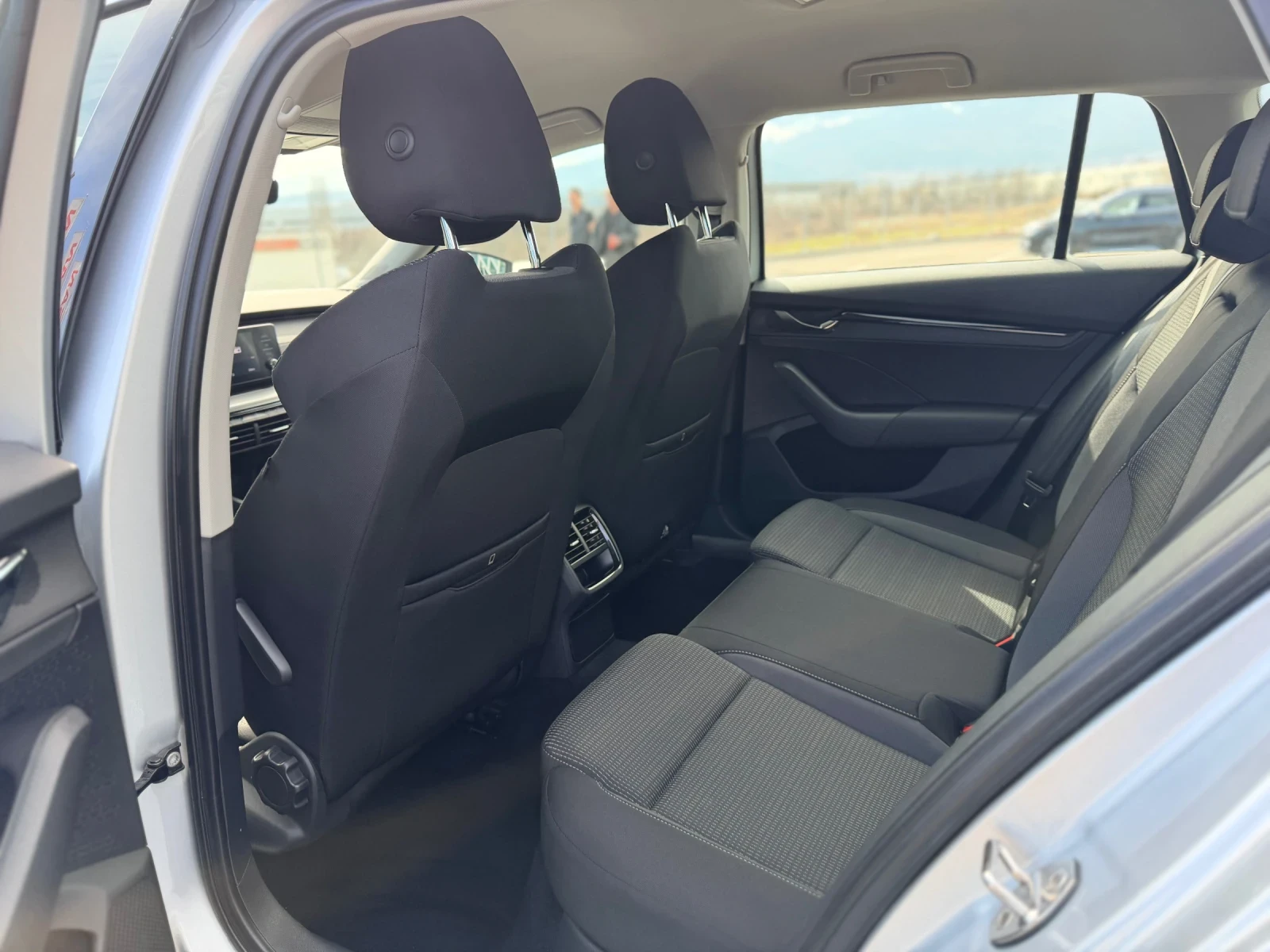 Skoda Octavia 2.0TDi-Лизинг през Уникредит , снимка 15 - Автомобили и джипове - 53780423