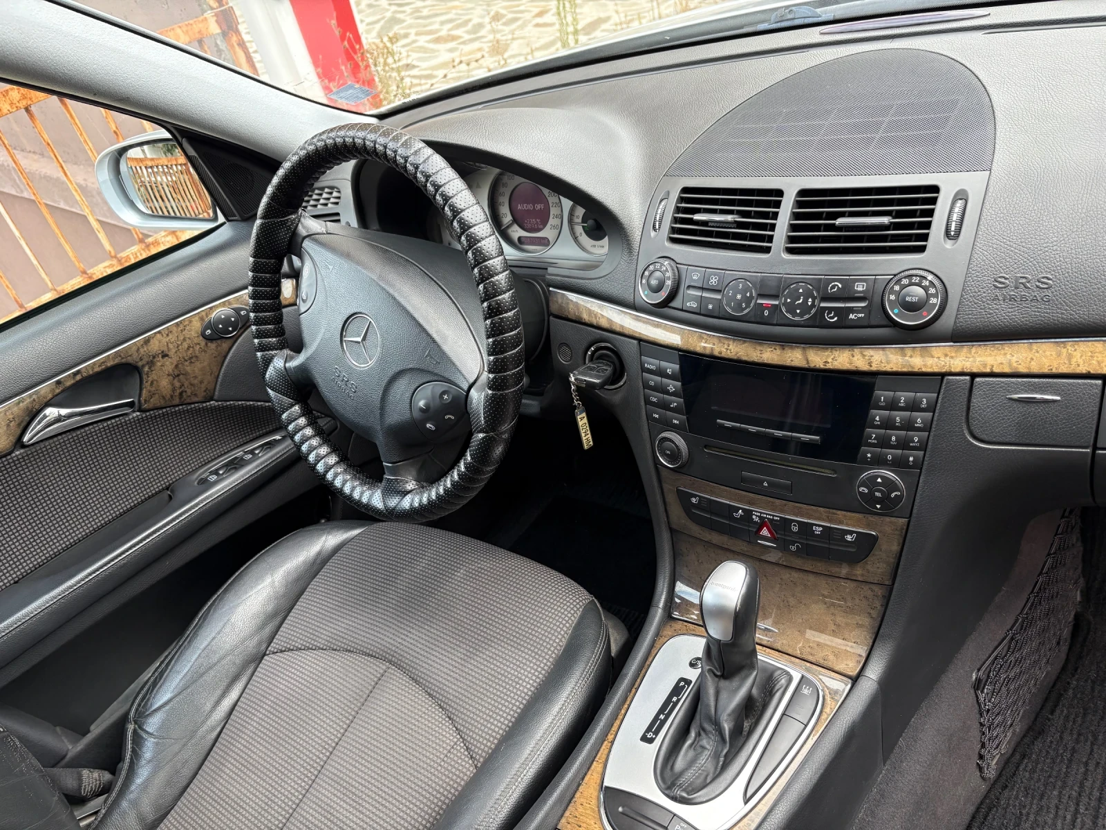 Mercedes-Benz E 280, снимка 11 - Автомобили и джипове - 53944858