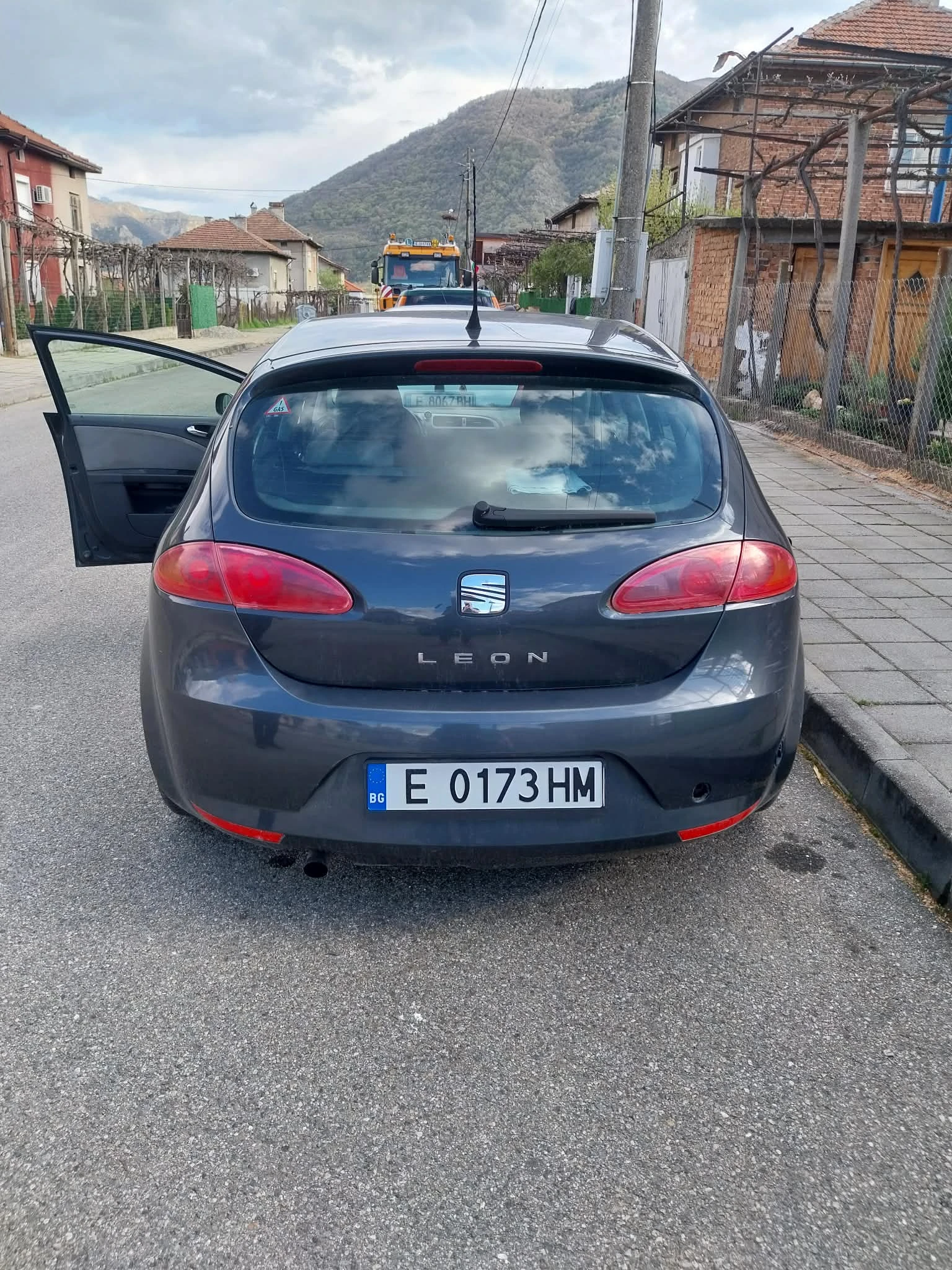 Seat Leon Бензин/Газ, снимка 2 - Автомобили и джипове - 54096510