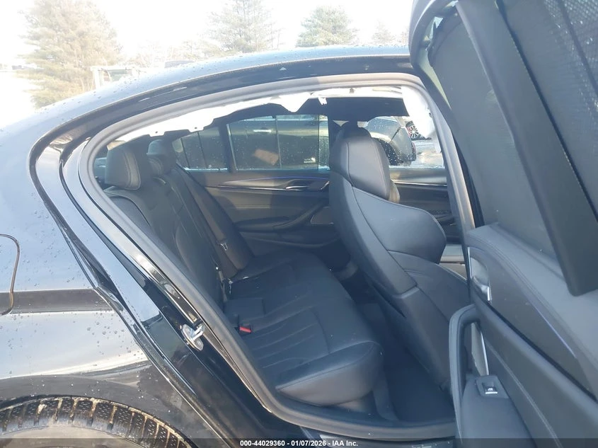 BMW M5 4.4L V-8 DI, DOHC, VVT, TURBO, 600HP All Wheel | Mobile.bg � ����������� 8