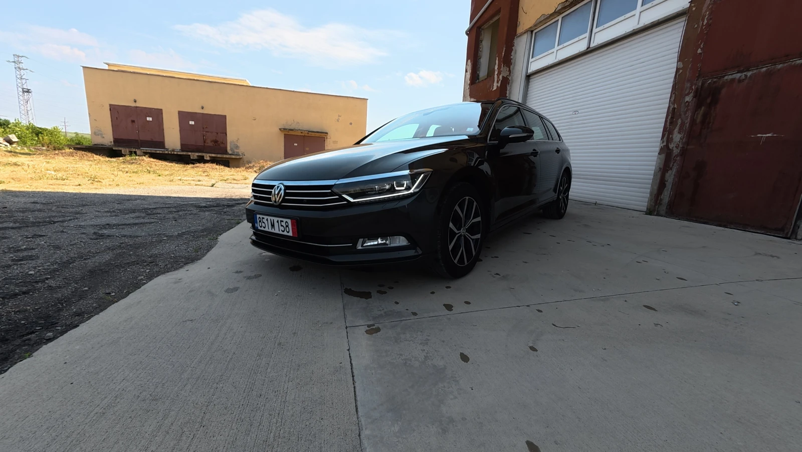 VW Passat * KEY LESS* DIGITAL* FULL ASSIST* , снимка 2 - Автомобили и джипове - 55165722