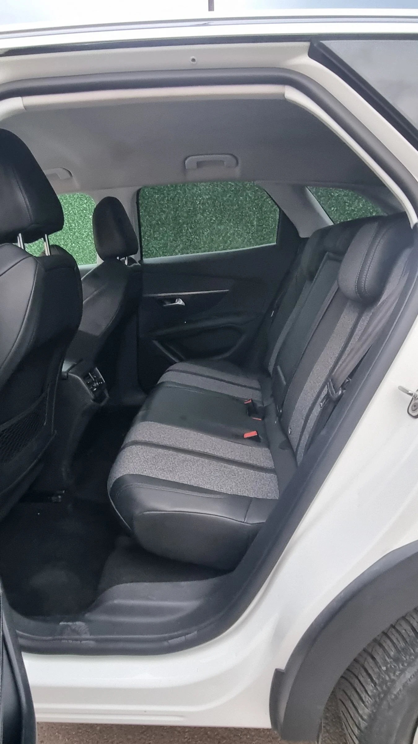 Peugeot 3008 3008 SUV 1.5 130 Euro 6d, снимка 14 - Автомобили и джипове - 54511554
