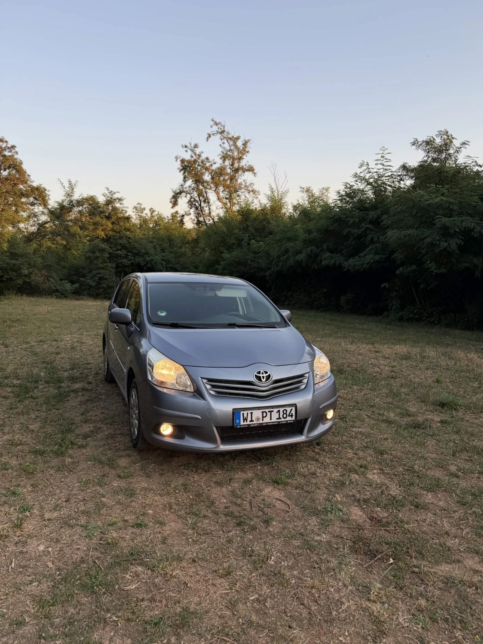 Toyota Corolla verso 2.0 Всички Екстри