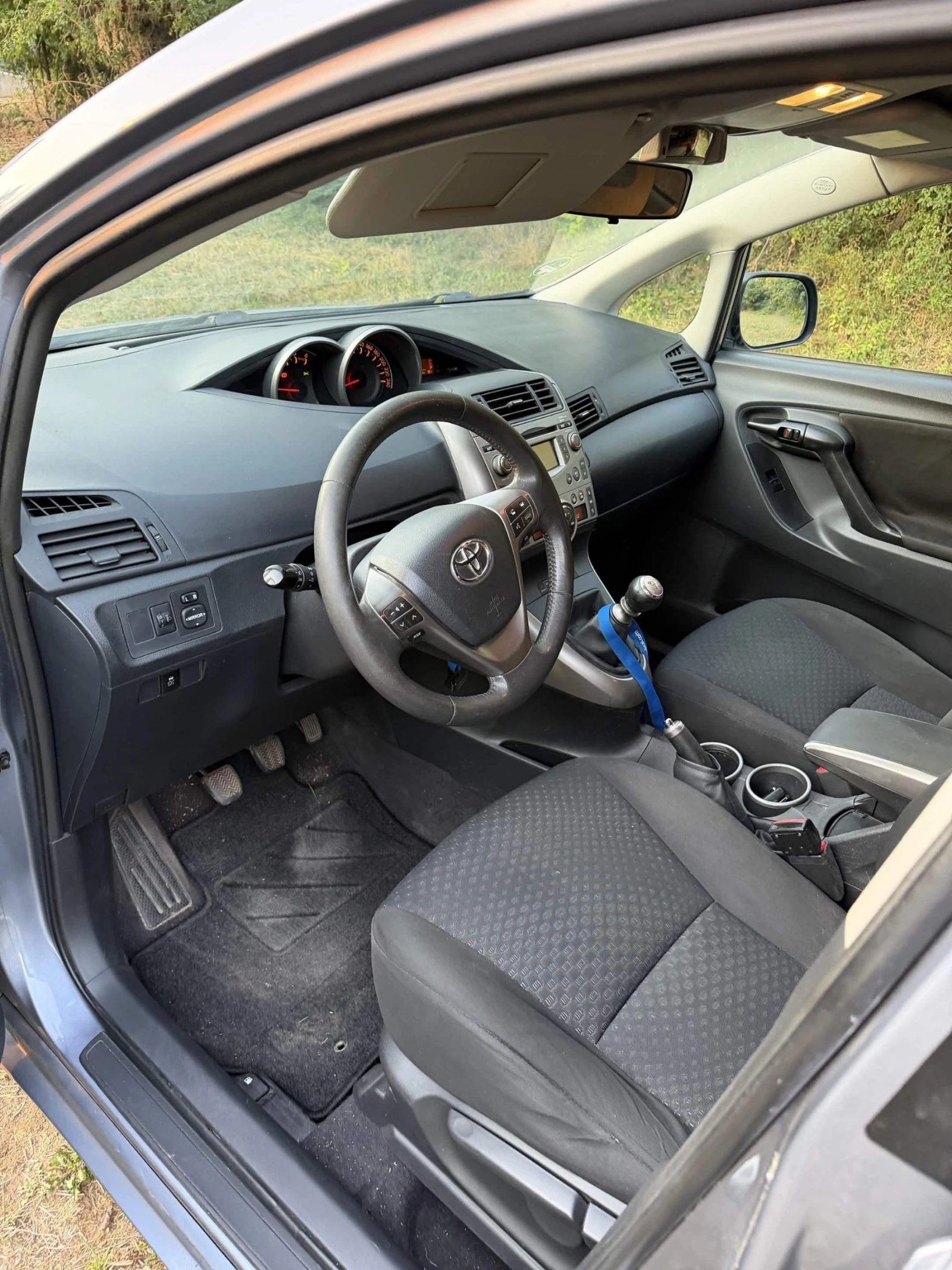 Toyota Corolla verso 2.0 Всички Екстри, снимка 7 - Автомобили и джипове - 55559122