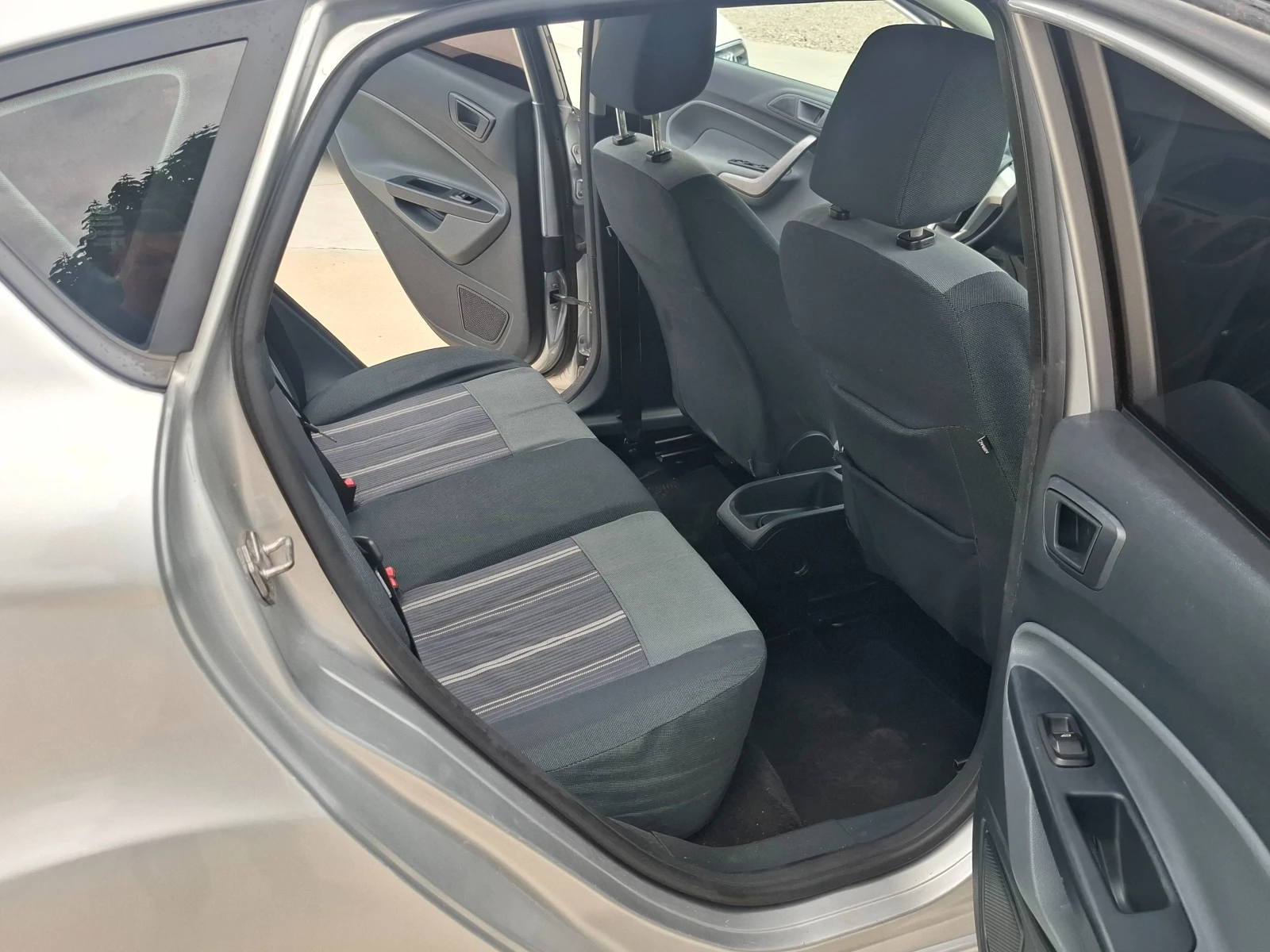Ford Fiesta 1.4i/Клима/ГазИнж, снимка 11 - Автомобили и джипове - 56270106