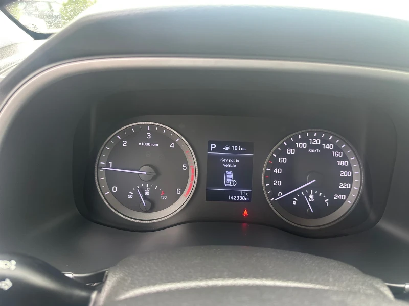 Hyundai Tucson 1.6 CRDI, снимка 15 - Автомобили и джипове - 49616949