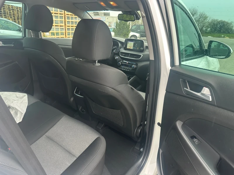 Hyundai Tucson 1.6 CRDI, снимка 12 - Автомобили и джипове - 49616949