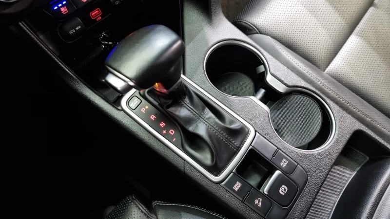 Kia Sportage 2.0 2WD PRESTIGE , снимка 9 - Автомобили и джипове - 52463774