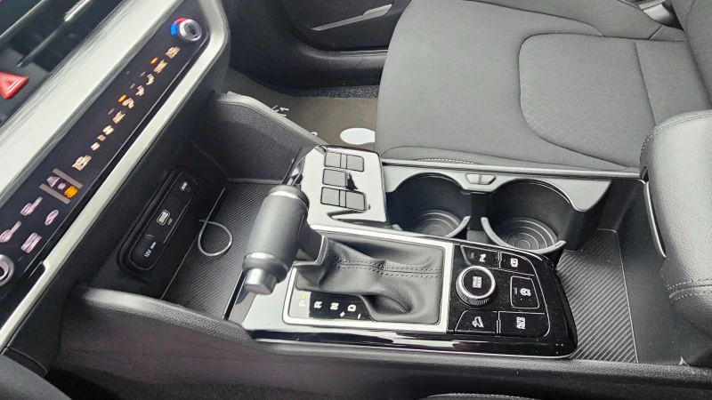 Kia Sportage 1.6TURBO-GDI, снимка 10 - Автомобили и джипове - 53300466