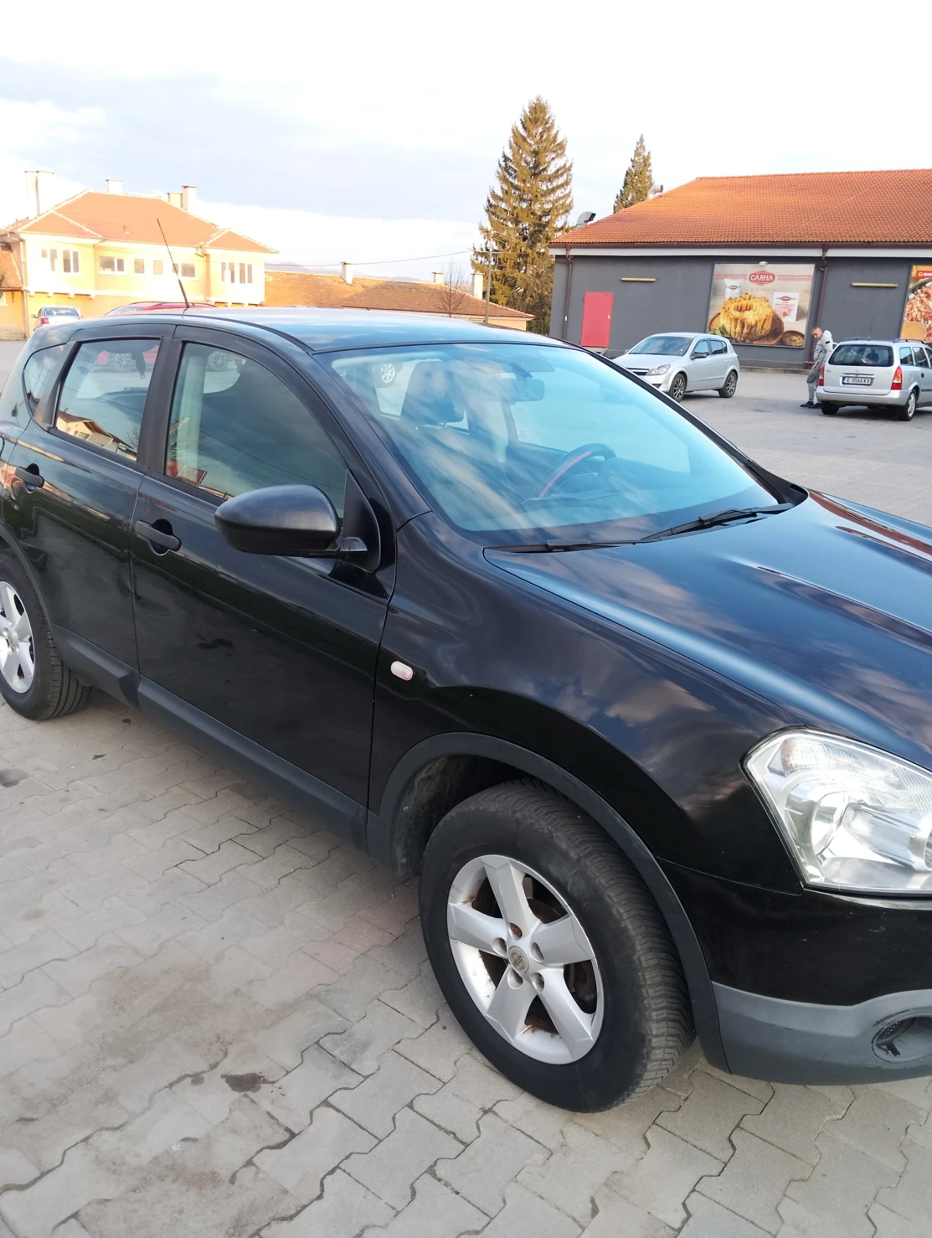 Nissan Qashqai Джип, снимка 3 - Автомобили и джипове - 53749214