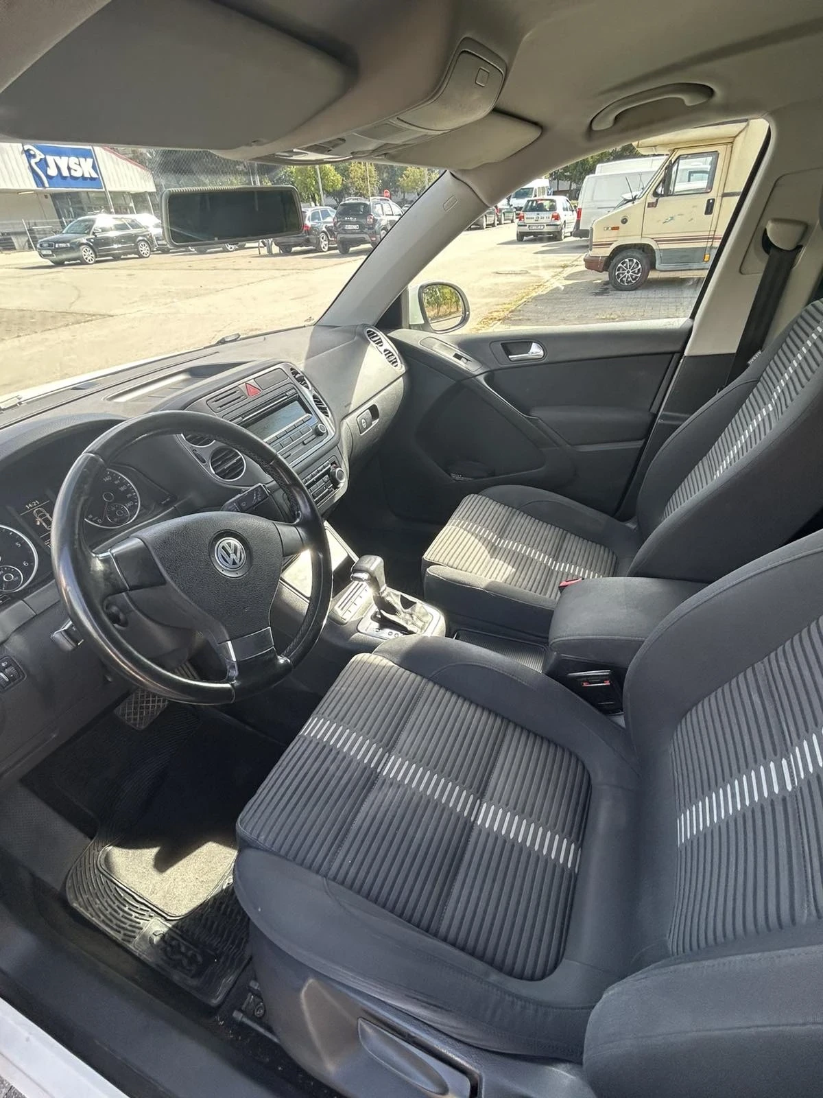 VW Tiguan 2.0 tdi, снимка 8 - Автомобили и джипове - 53800041