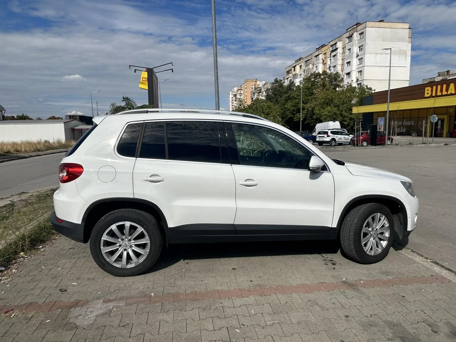 VW Tiguan 2.0 tdi, снимка 5 - Автомобили и джипове - 53800041