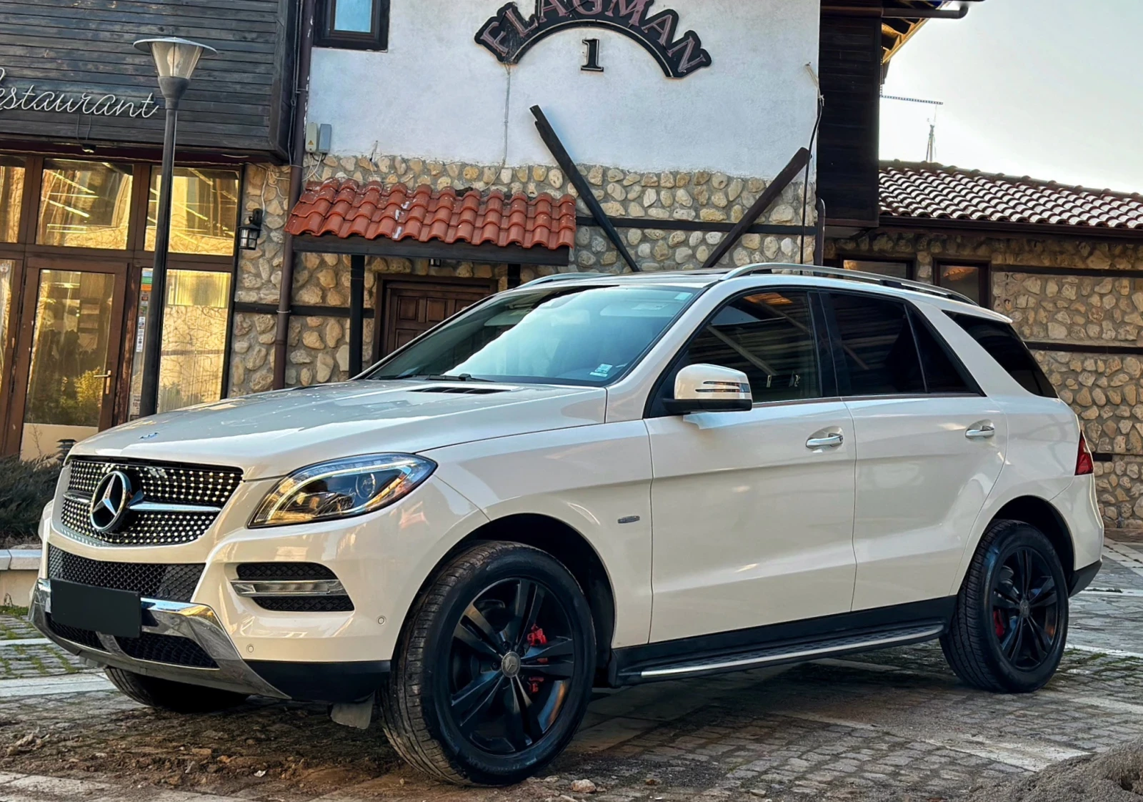 Mercedes-Benz ML 350 CDI AMG * * ПРУЖИНИ* * РЕАЛНИ КИЛОМЕТРА* * , снимка 8 - Автомобили и джипове - 54030911