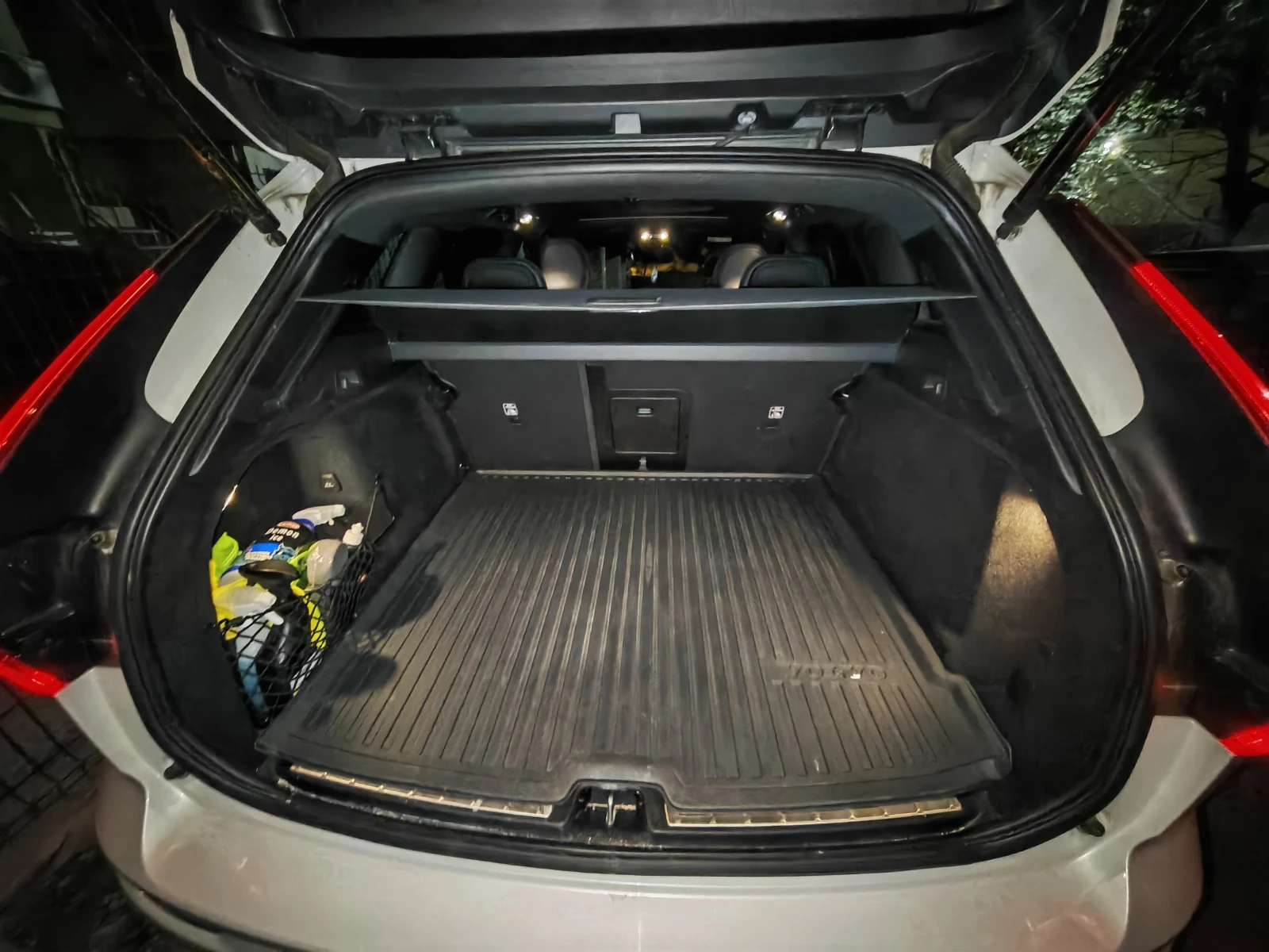 Volvo XC60 B5 Mild Hybrid 250hp AWD   , снимка 12 - Автомобили и джипове - 54335742