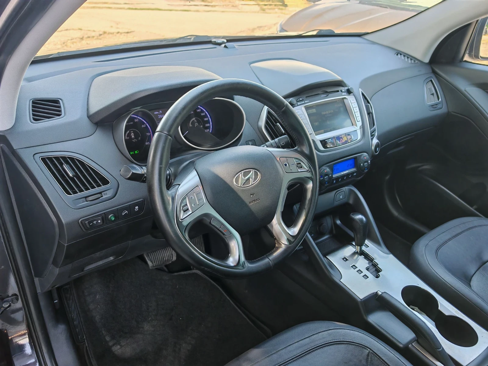 Hyundai IX35 2.0I-163k.ТОП СЪСТОЯНИЕ СЕРВИЗНА КНИЖКА , снимка 13 - Автомобили и джипове - 54855525