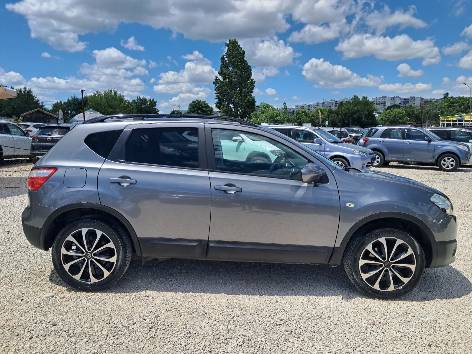 Nissan Qashqai 1.6i Ntec 87000km КАМЕРА360  НАВИГАЦИЯ, снимка 4 - Автомобили и джипове - 54920663