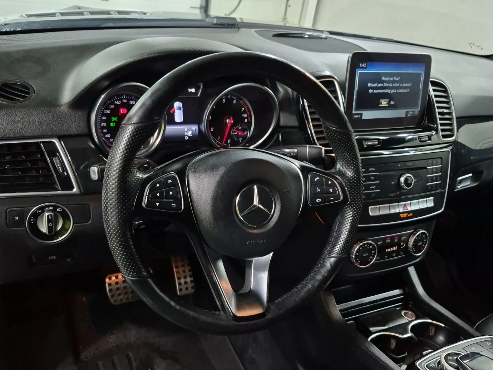 Mercedes-Benz GLE 400 2018 | Реален пробег | Чиста история | Панорама, снимка 9 - Автомобили и джипове - 55833364