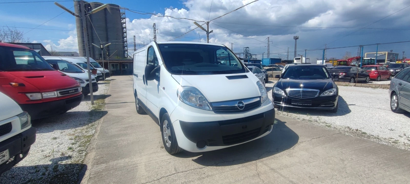 Opel Vivaro 2.2cdti - изображение 2