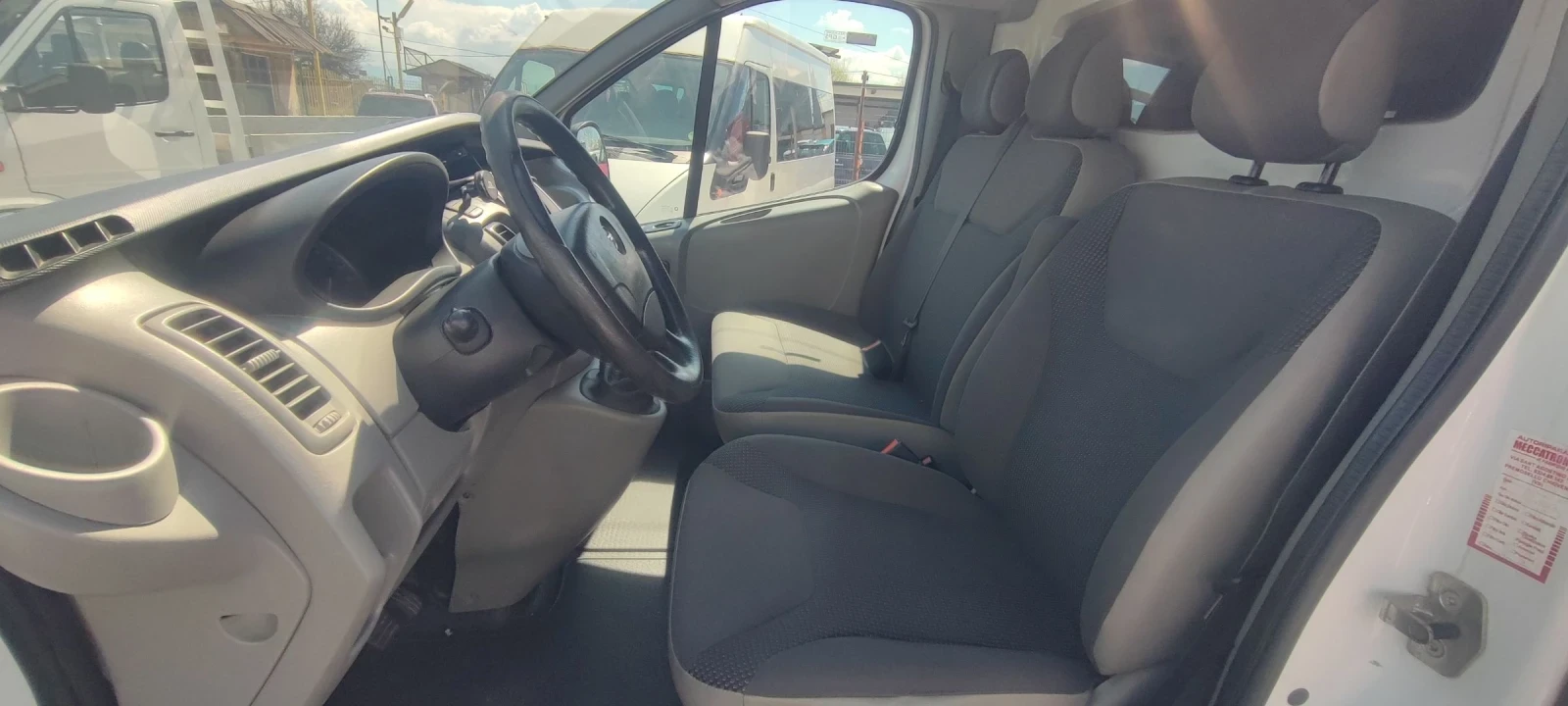 Opel Vivaro 2.2cdti - изображение 8