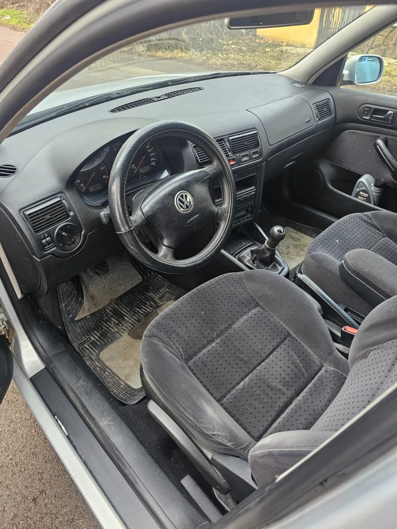 VW Golf Газ инжекцион, снимка 8 - Автомобили и джипове - 48799415