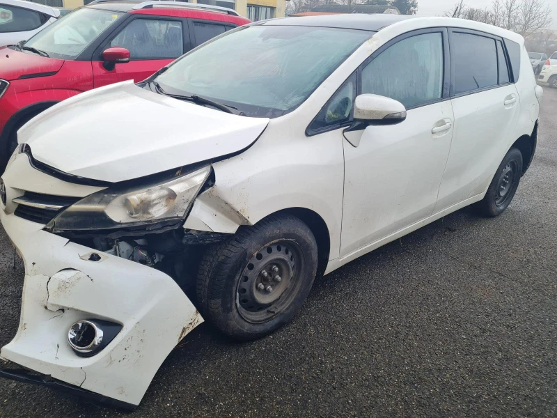 Toyota Verso 2.0D, снимка 4 - Автомобили и джипове - 49162099