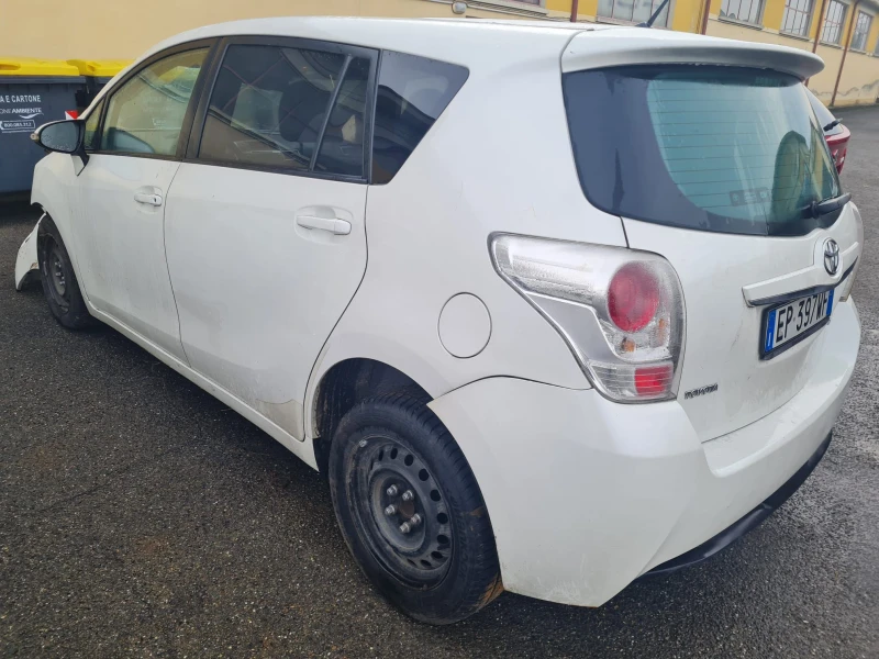 Toyota Verso 2.0D, снимка 5 - Автомобили и джипове - 49162099