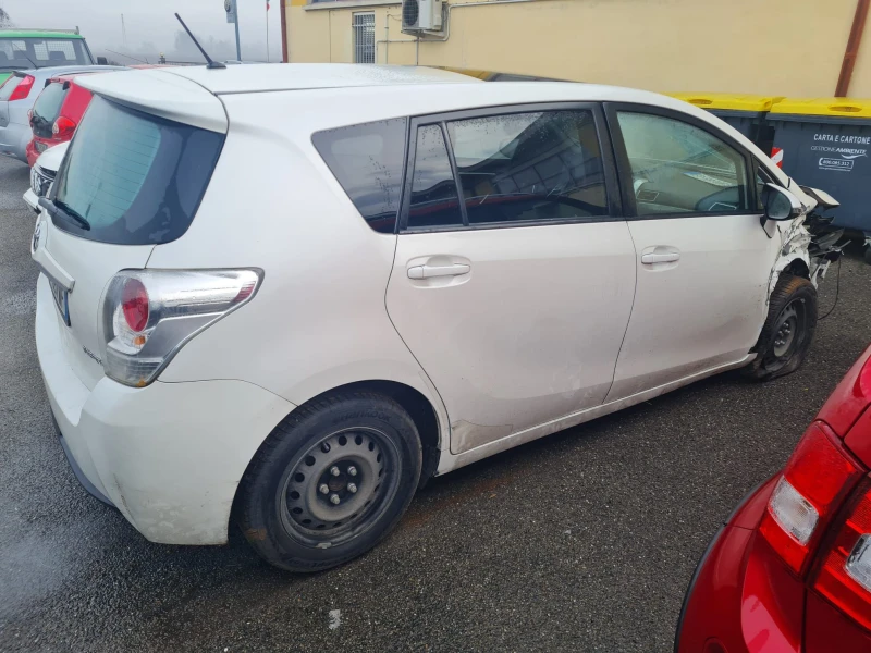 Toyota Verso 2.0D, снимка 2 - Автомобили и джипове - 49162099