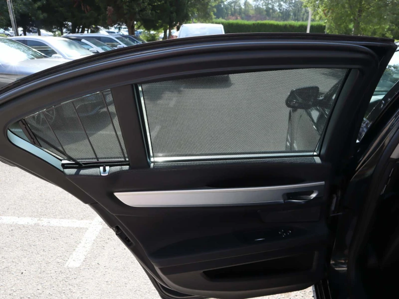 BMW 750 xDrive/HuD/Обдухване/PDC/Шибедах/Lane Assist, снимка 13 - Автомобили и джипове - 51321856