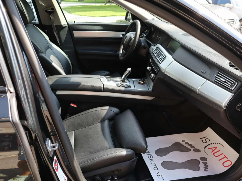 BMW 750 xDrive/HuD/Обдухване/PDC/Шибедах/Lane Assist, снимка 15 - Автомобили и джипове - 51321856