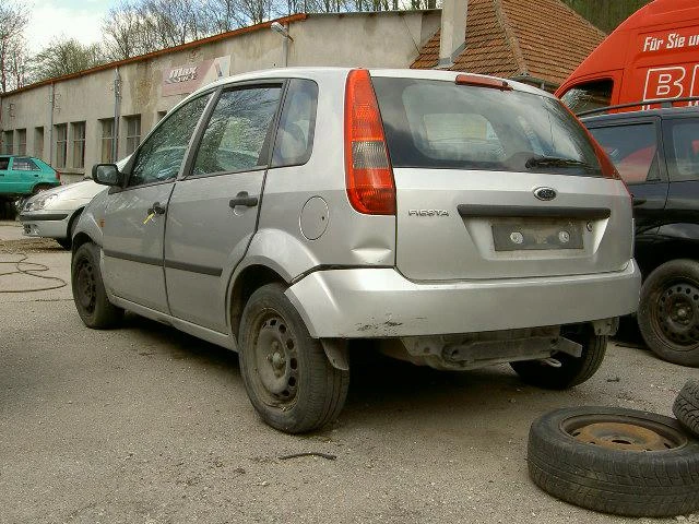 Ford Fiesta 1.25i-75к.с., снимка 3 - Автомобили и джипове - 18119973