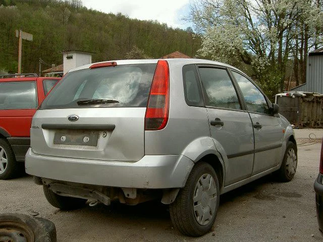 Ford Fiesta 1.25i-75к.с., снимка 4 - Автомобили и джипове - 18119973