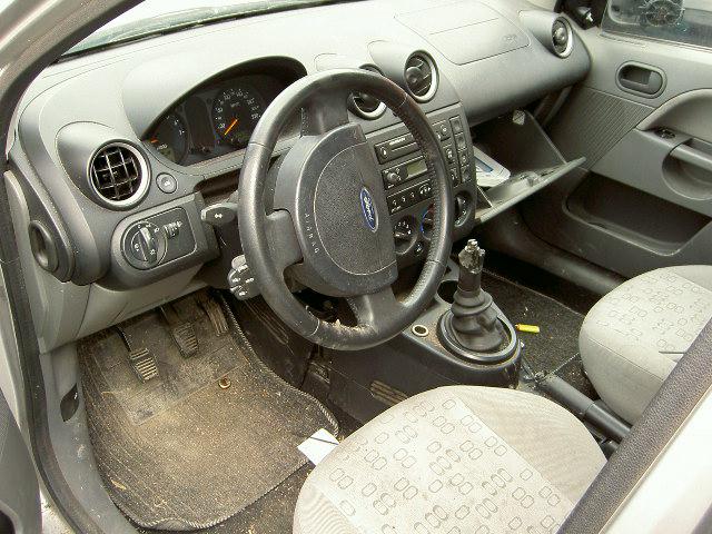 Ford Fiesta 1.25i-75к.с., снимка 5 - Автомобили и джипове - 18119973