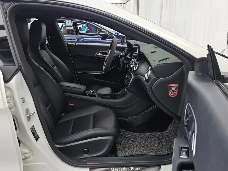 Mercedes-Benz CLA 200  Cdi 4Matic, снимка 11 - Автомобили и джипове - 55349408