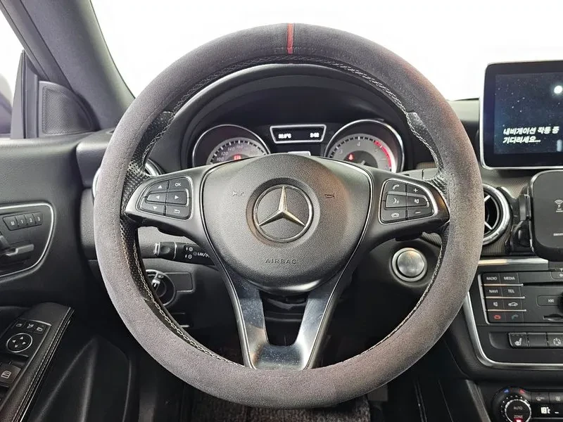 Mercedes-Benz CLA 200  Cdi 4Matic, снимка 13 - Автомобили и джипове - 55349408