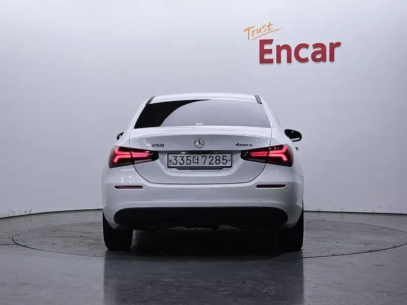Mercedes-Benz A 250 4Matic Sedan, снимка 4 - Автомобили и джипове - 55801234