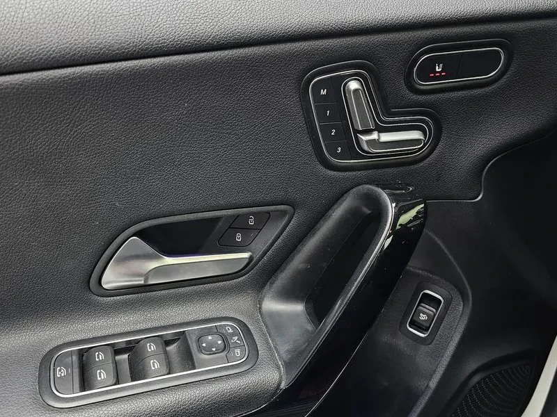 Mercedes-Benz A 250 4Matic Sedan, снимка 17 - Автомобили и джипове - 55801234