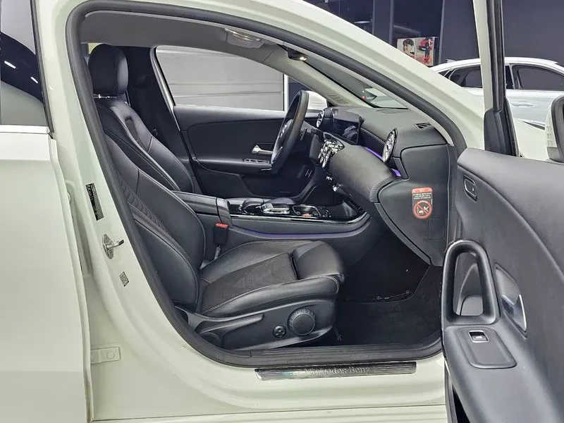 Mercedes-Benz A 250 4Matic Sedan, снимка 11 - Автомобили и джипове - 55801234