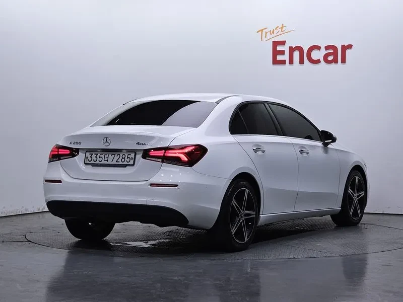Mercedes-Benz A 250 4Matic Sedan, снимка 2 - Автомобили и джипове - 55801234