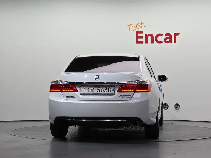 Honda Accord 2.4 - САМО 30% АВАНС, снимка 11 - Автомобили и джипове - 56219952