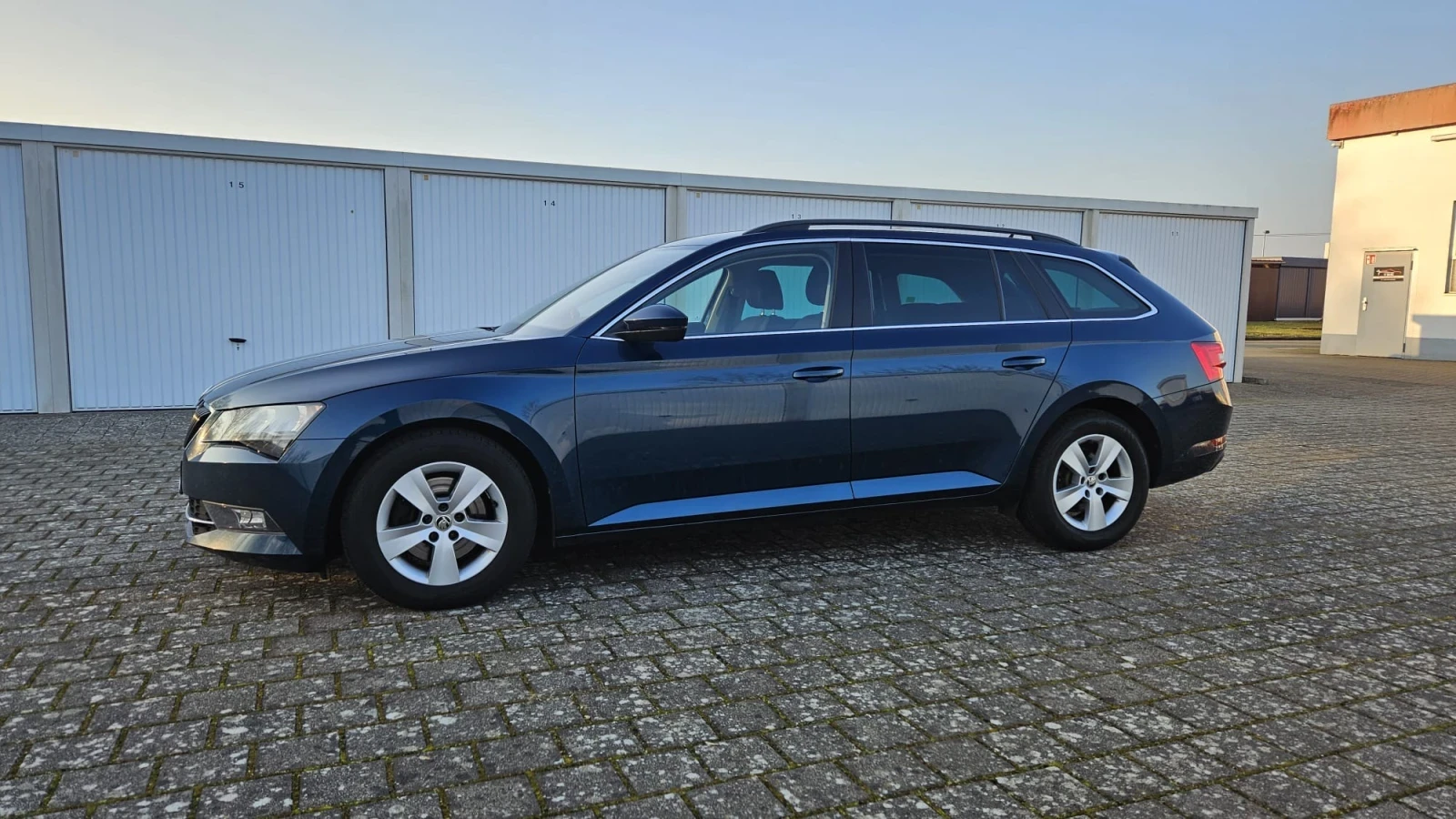 Skoda Superb 2.0 TDI NAVI - изображение 4