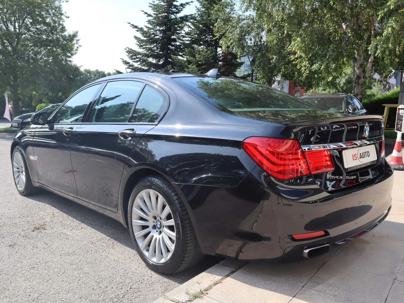 BMW 750 xDrive/HuD/Обдухване/PDC/Шибедах/Lane Assist - изображение 5