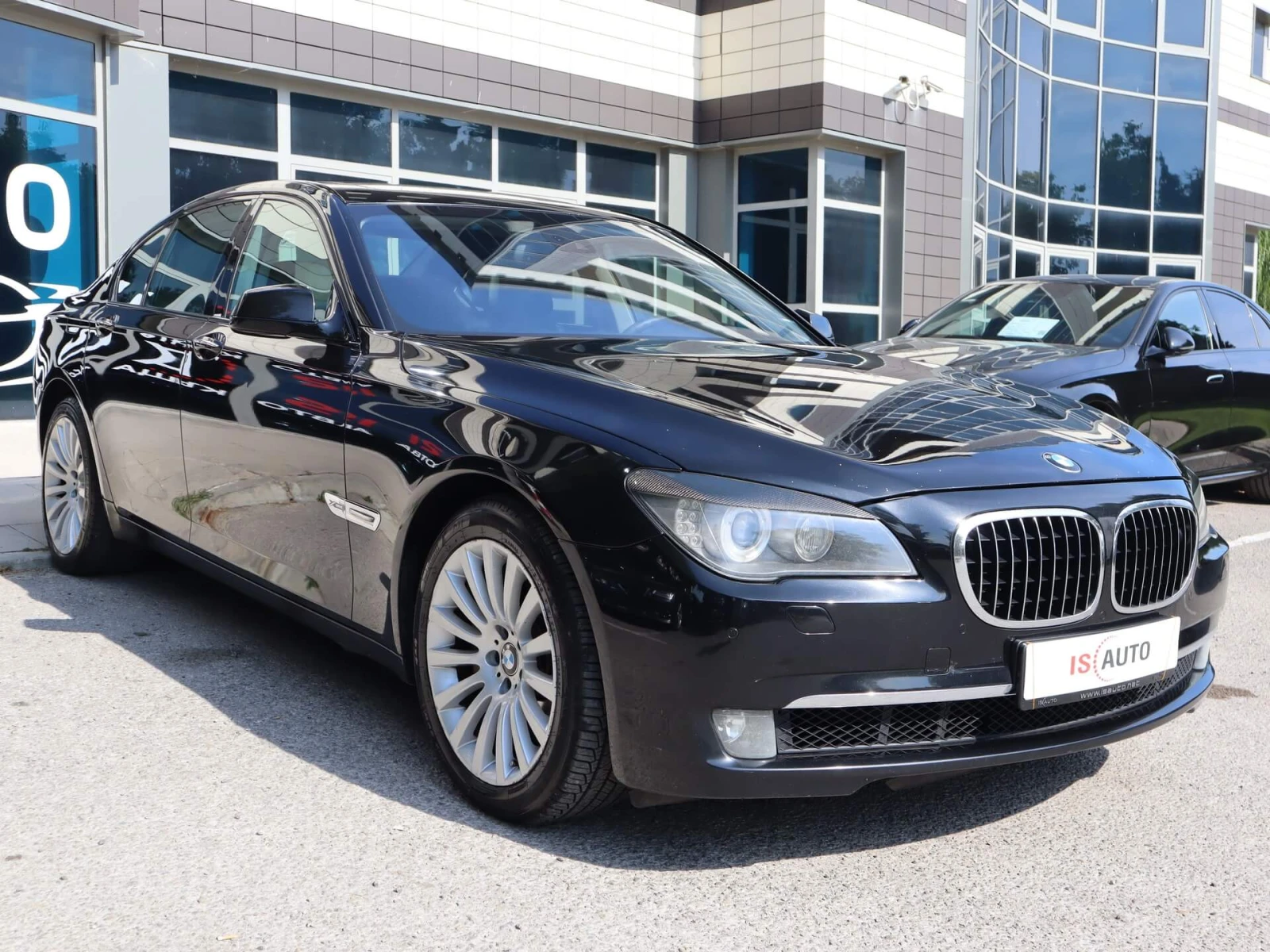 BMW 750 xDrive/HuD/Обдухване/PDC/Шибедах/Lane Assist - изображение 2