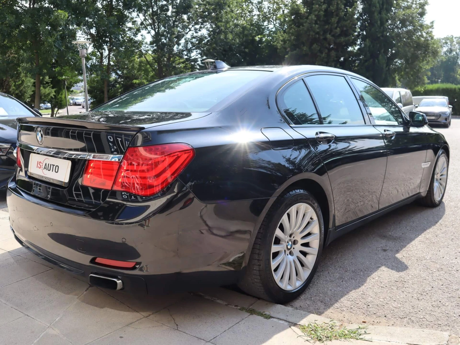 BMW 750 xDrive/HuD/Обдухване/PDC/Шибедах/Lane Assist - изображение 3
