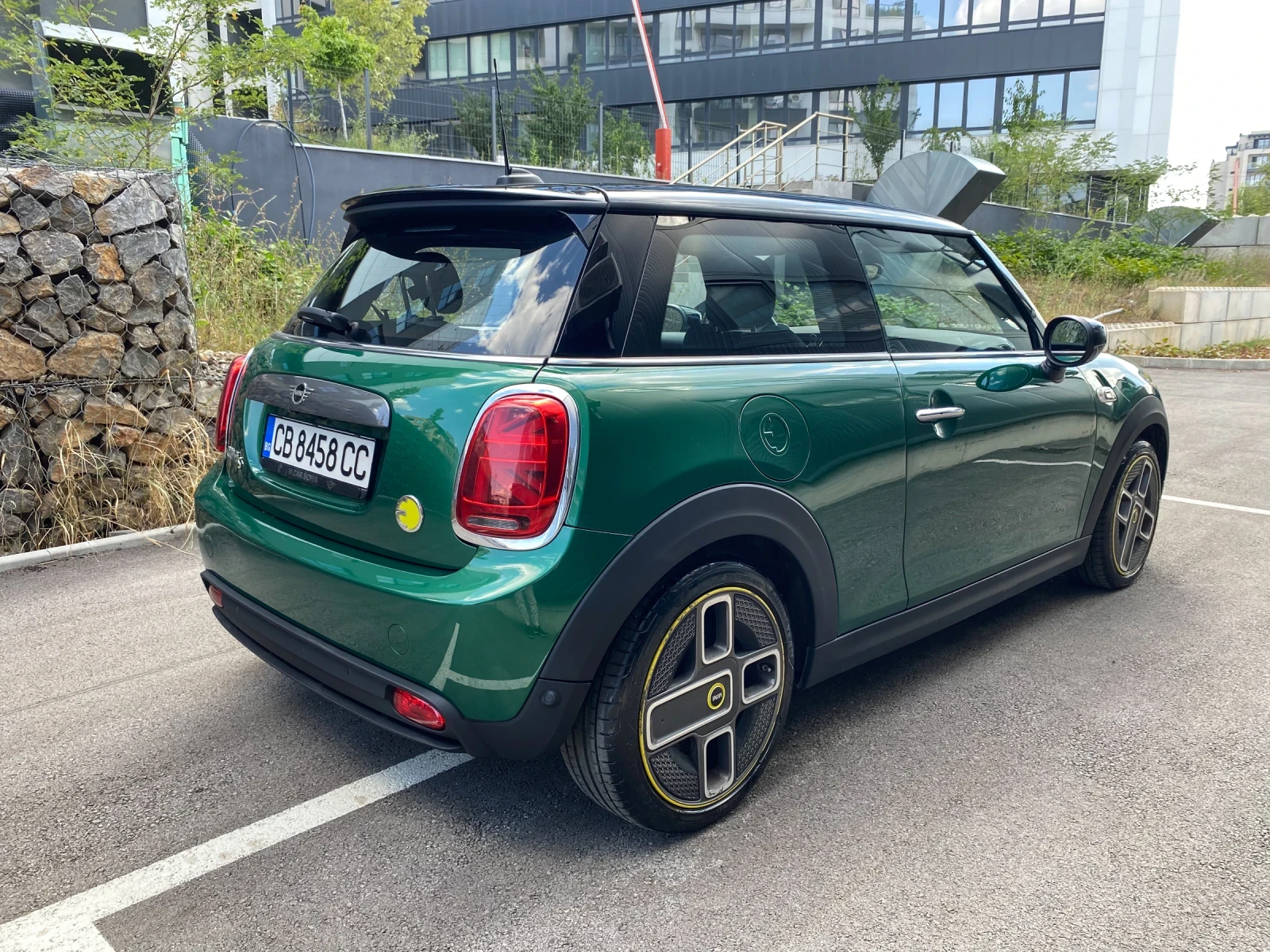 Mini Cooper SE British Green  - изображение 6