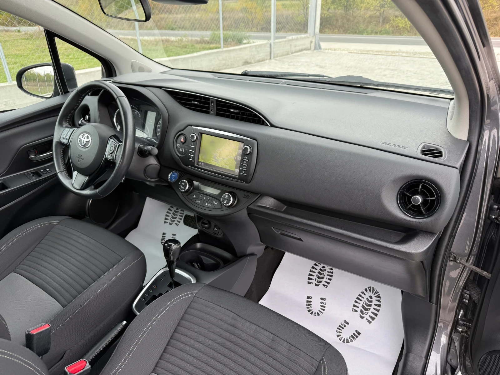 Toyota Yaris 1.5 HYBRID | Mobile.bg   13