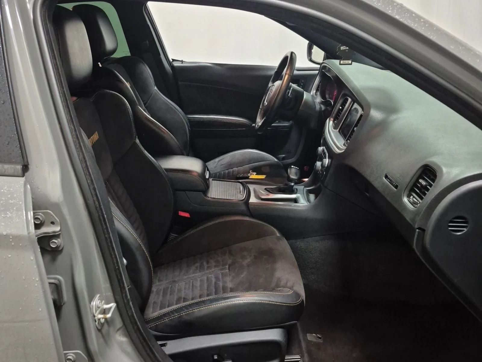 Dodge Charger R/T 392 DAYTONA EDITION* Keyless* CarPlay* Камера*, снимка 13 - Автомобили и джипове - 53725755