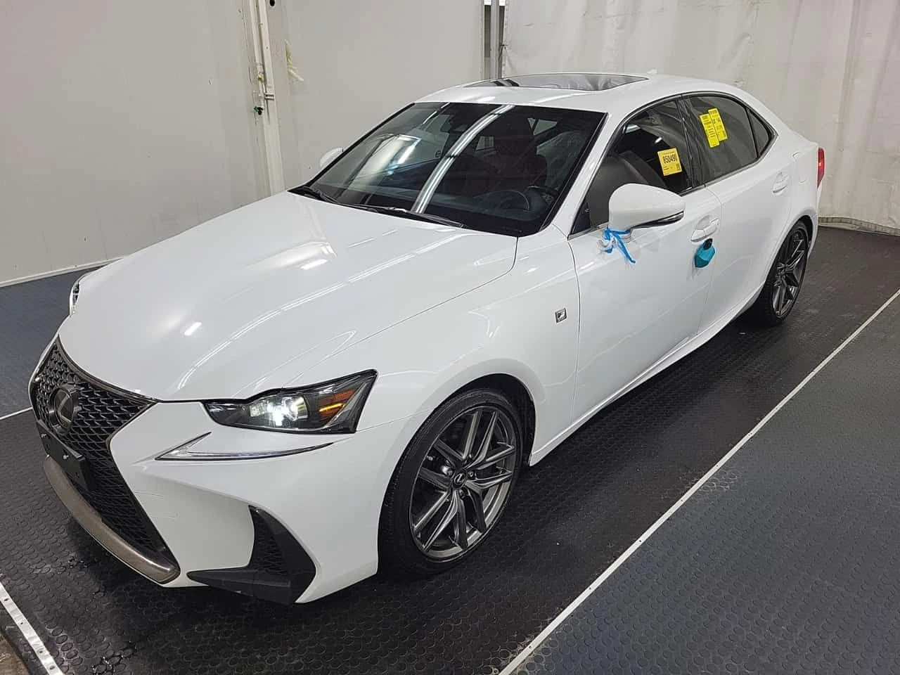 Lexus IS 300 F-Sport V6 * Гуми * Два ключа * CARFAX * 