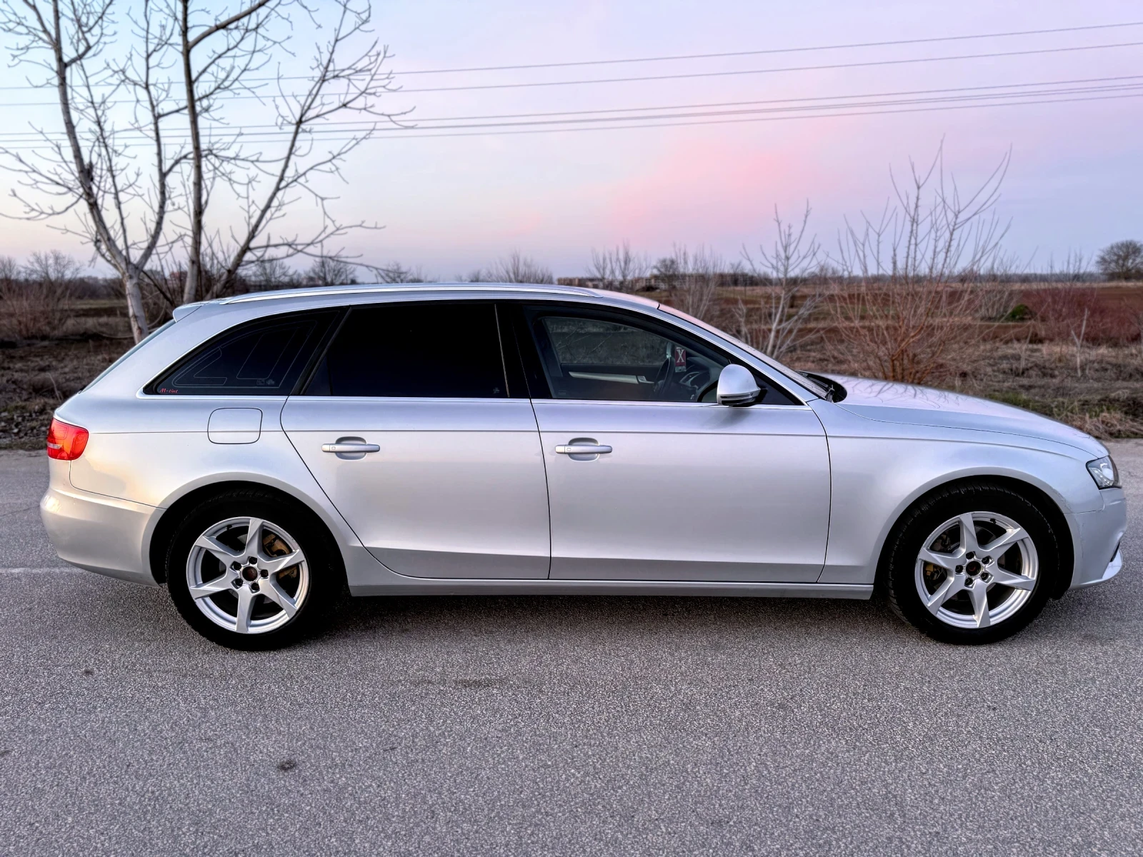 Audi A4 2.0TDI 143 РЪЧКА / LED / NAV / KOJA / CARPLAY, снимка 8 - Автомобили и джипове - 53835464