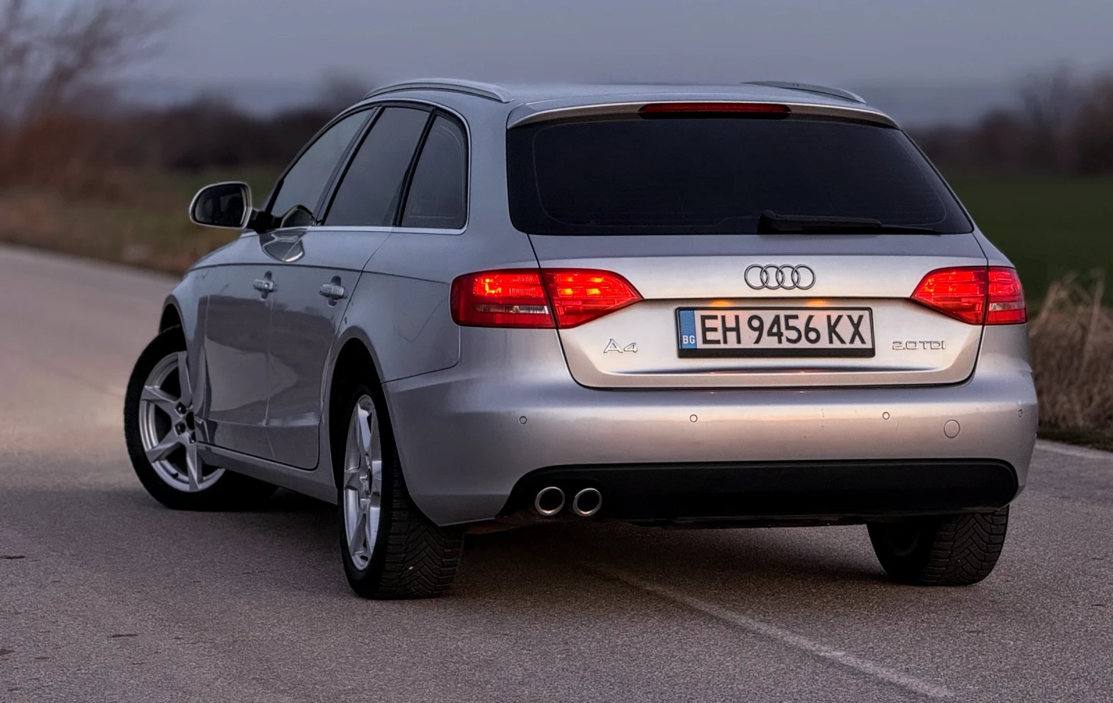 Audi A4 2.0TDI 143 РЪЧКА / LED / NAV / KOJA / CARPLAY, снимка 13 - Автомобили и джипове - 53835464