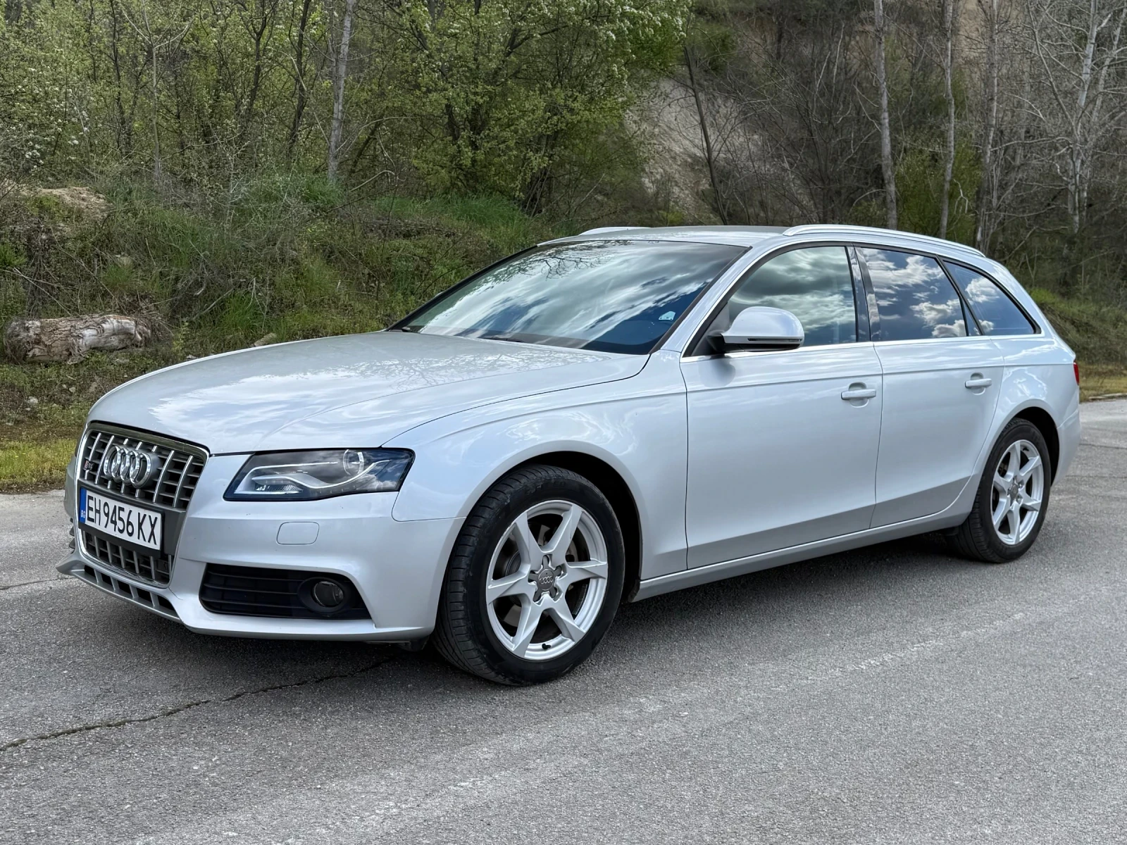 Audi A4 2.0TDI 143 РЪЧКА / LED / NAV / KOJA / CARPLAY, снимка 9 - Автомобили и джипове - 53835464